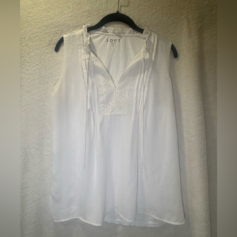 LOFT Women's Cream Sleeveless Blouse